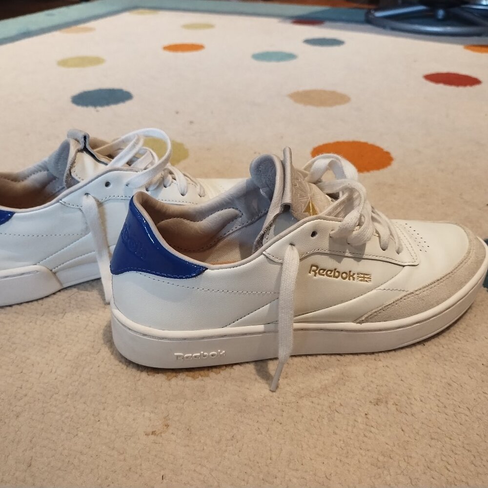 Reebok sneakers in size 7